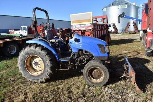 New Holland TC40 MFWD compact utility tractor