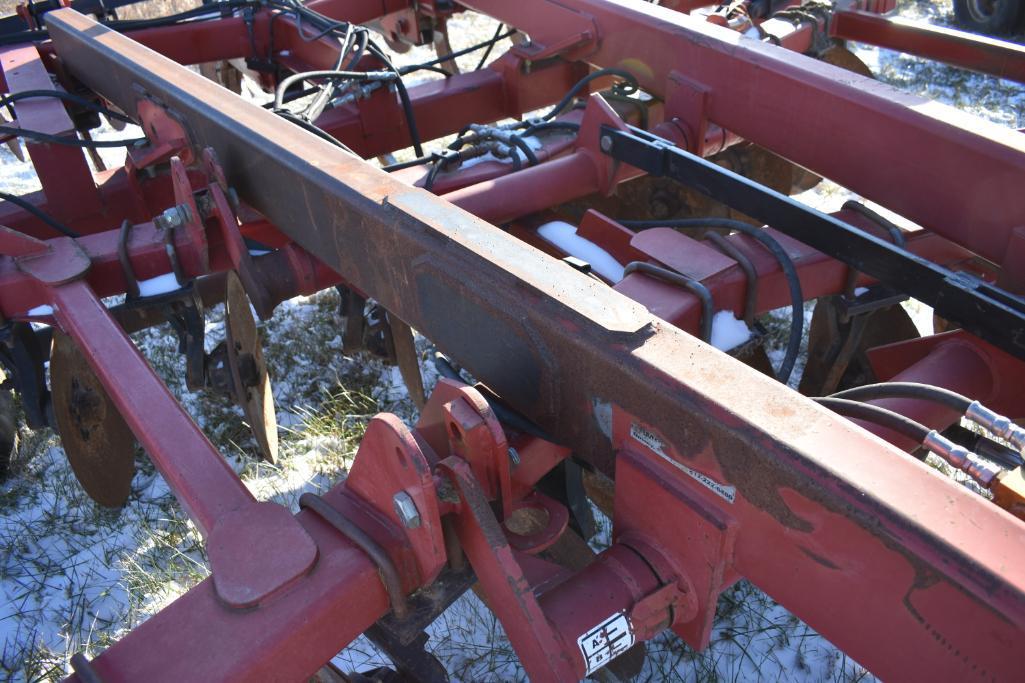 Case IH 730B 7-shank disc-ripper