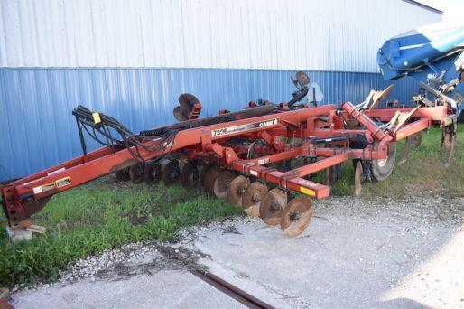 Case IH 730B 7-shank disc-ripper