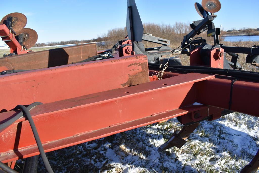 Case IH 730B 7-shank disc-ripper