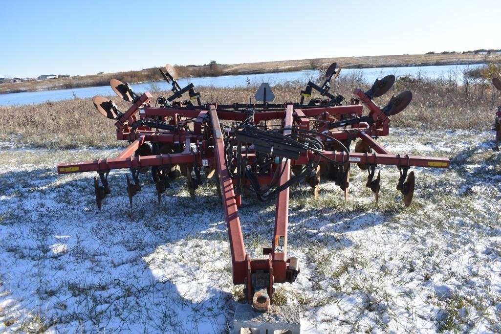 Case IH 730B 7-shank disc-ripper