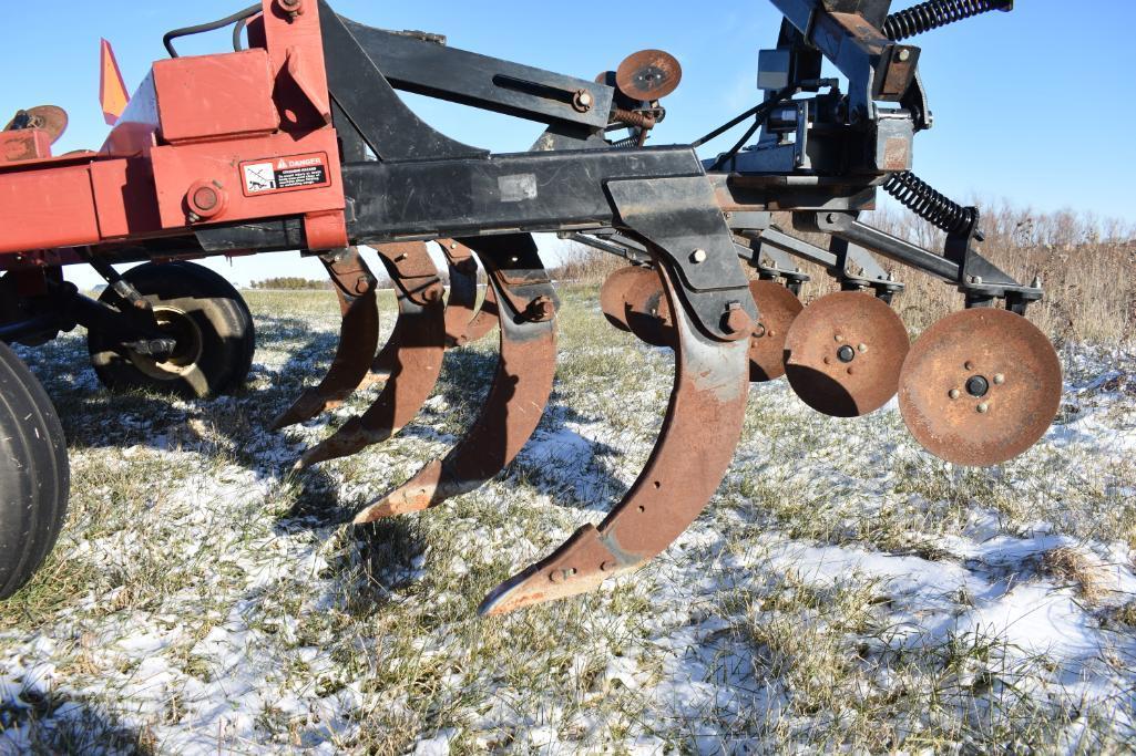 Case IH 730B 7-shank disc-ripper