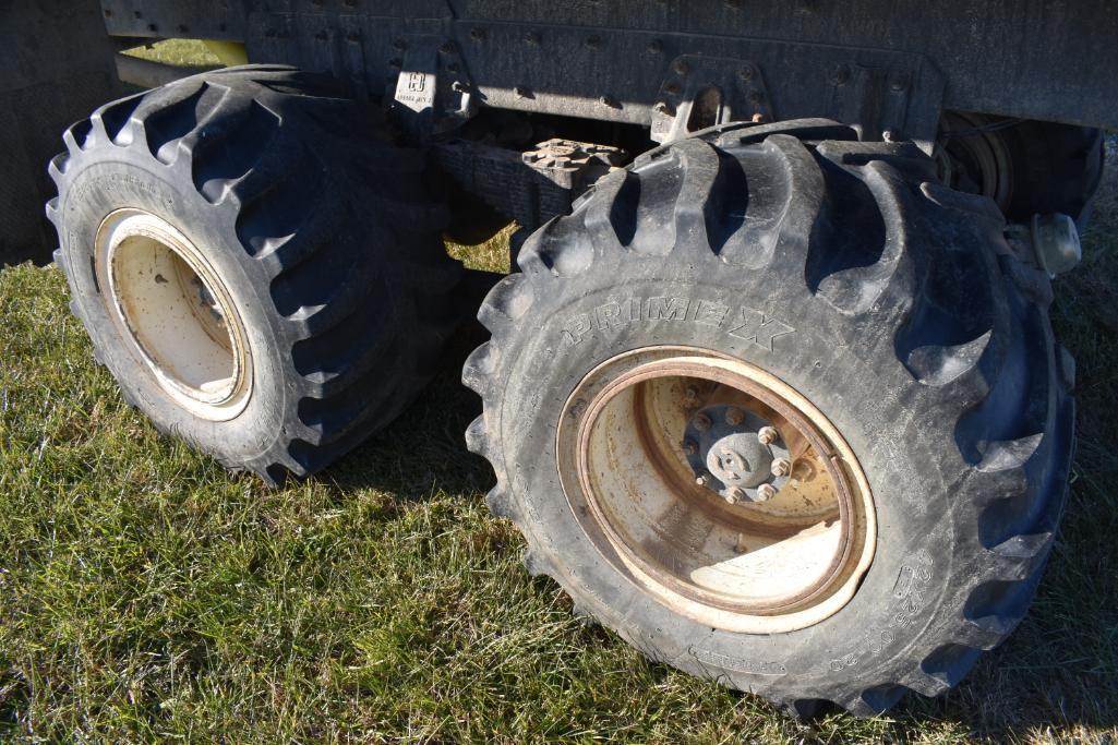 1992 Freightliner 6x4 truck w/Shop built 22' silage body