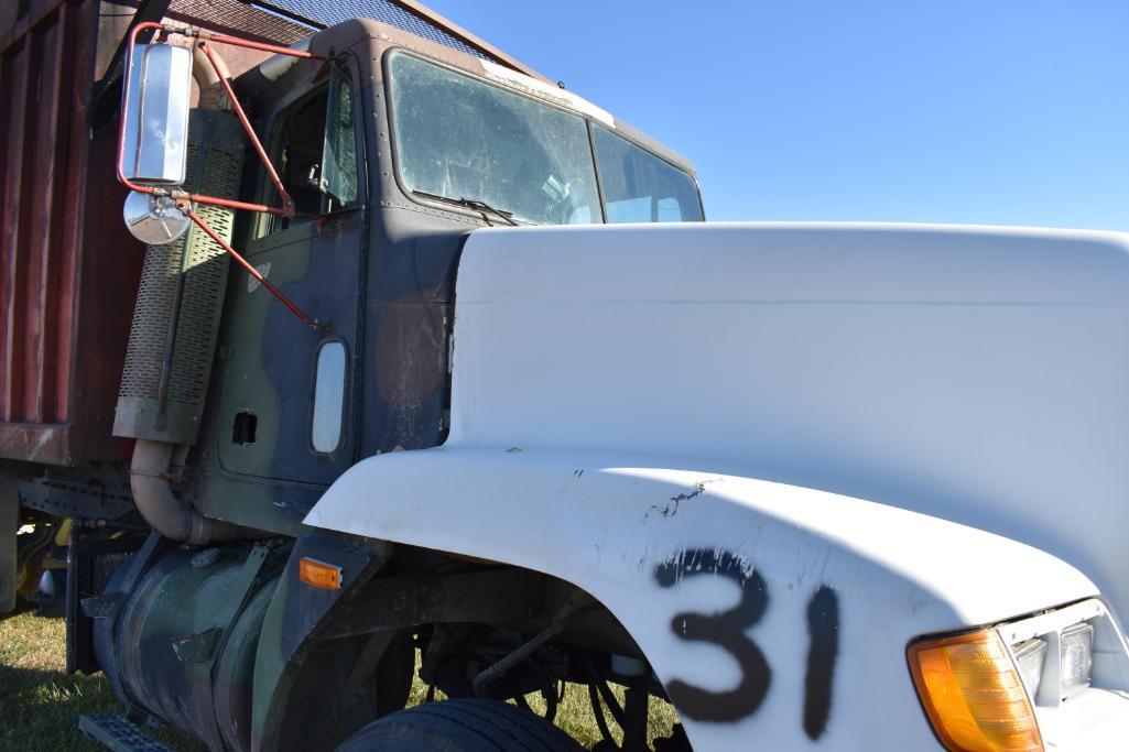 1992 Freightliner 6x4 truck w/Shop built 22' silage body