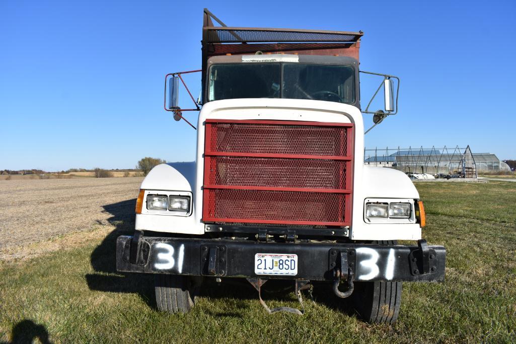 1992 Freightliner 6x4 truck w/Shop built 22' silage body