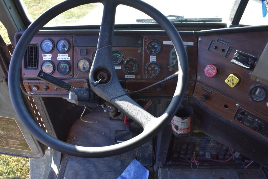 1992 Freightliner 6x4 truck w/Shop built 22' silage body