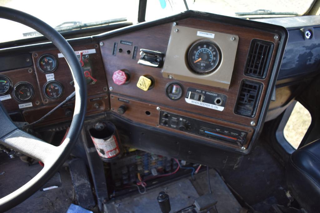 1992 Freightliner 6x4 truck w/Shop built 22' silage body