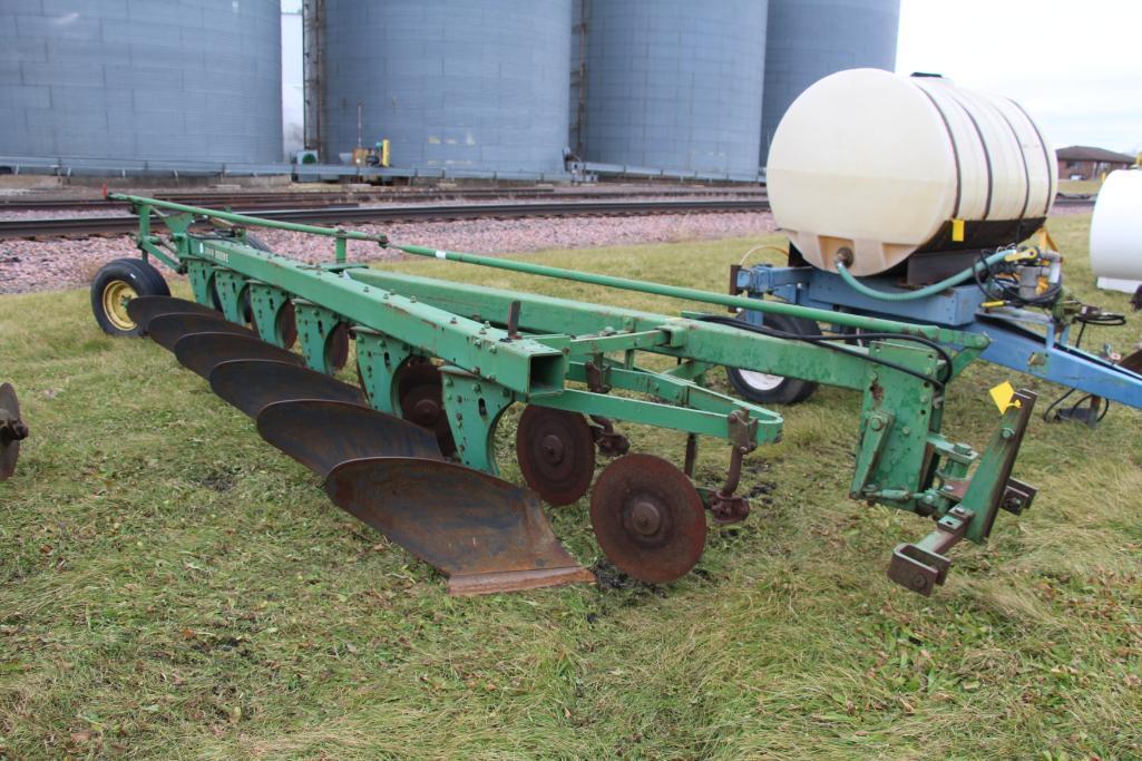 John Deere 1350-1450 6-bottom plow