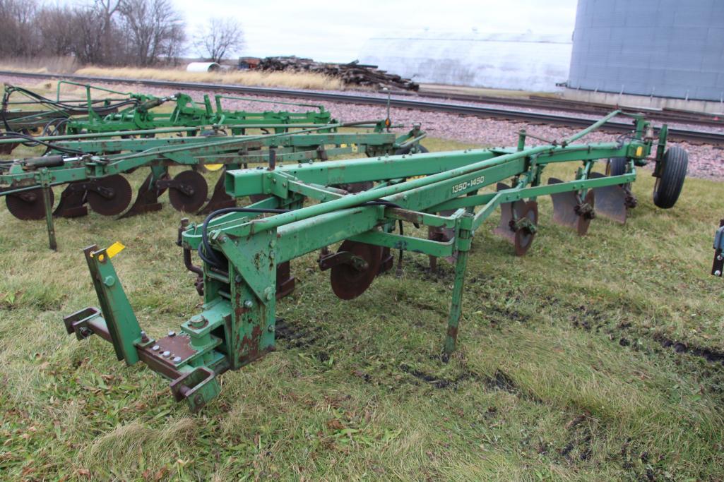 John Deere 1350-1450 6-bottom plow