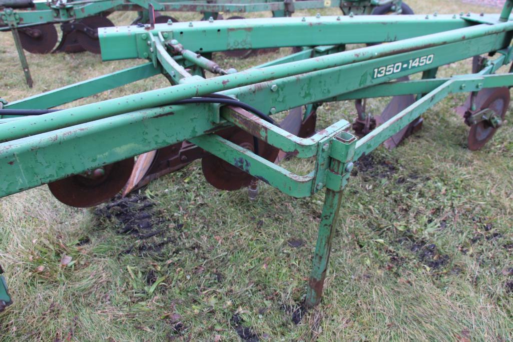 John Deere 1350-1450 6-bottom plow