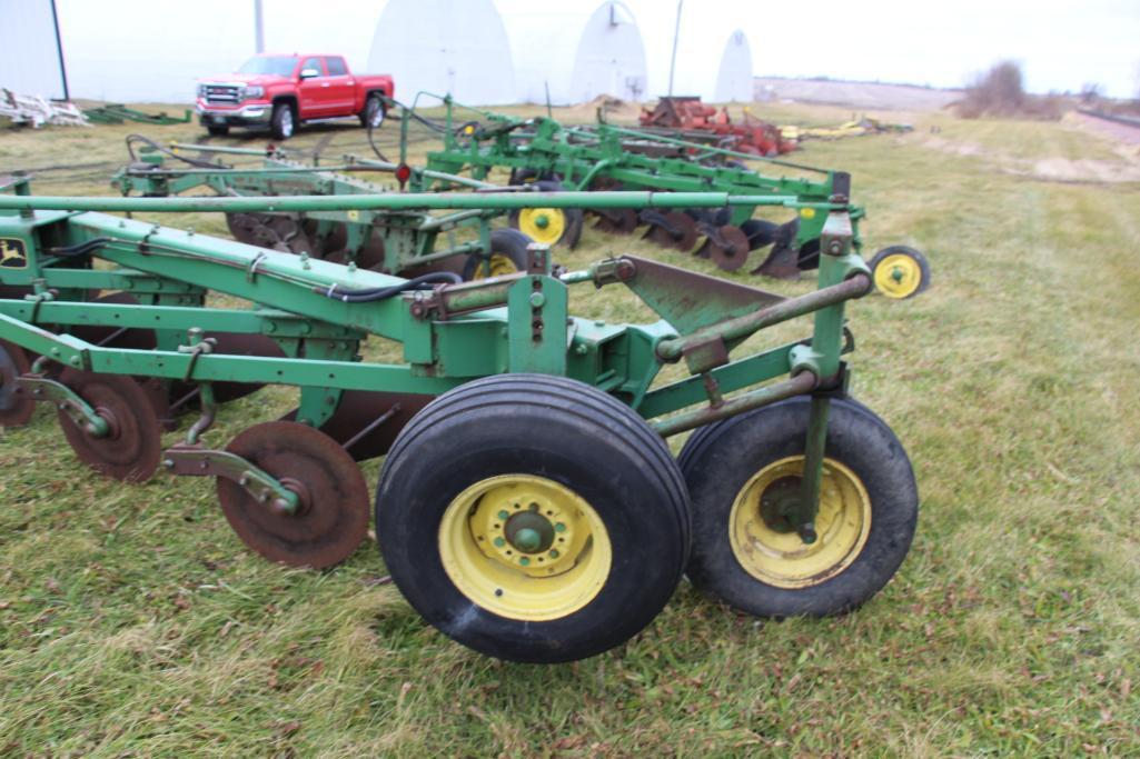 John Deere 1350-1450 6-bottom plow