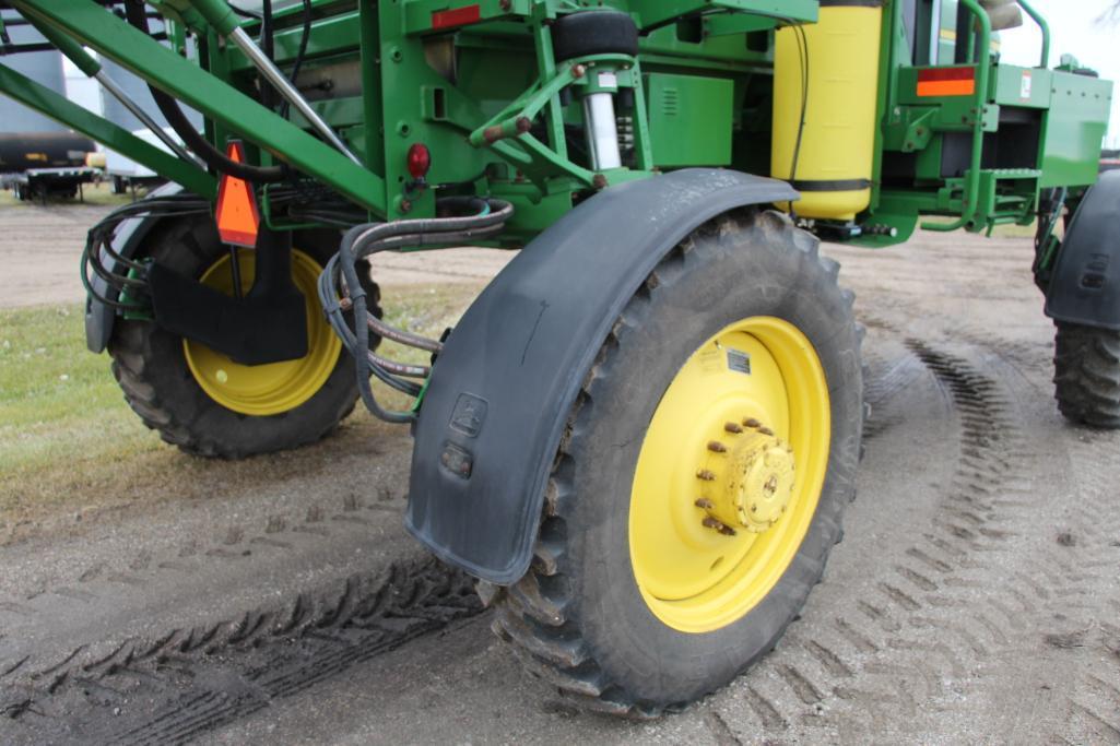 1998 John Deere 4700 self-propelled sprayer