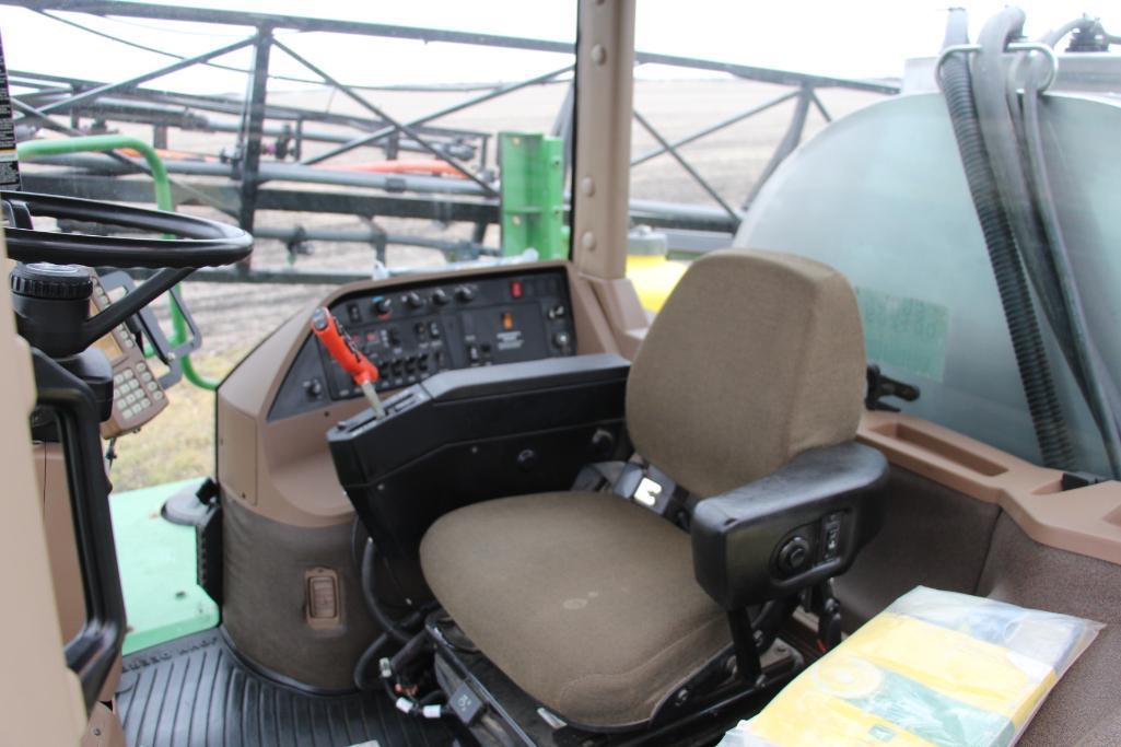 1998 John Deere 4700 self-propelled sprayer