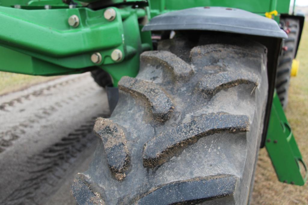 1998 John Deere 4700 self-propelled sprayer