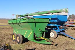 Tandem axle feed wagon