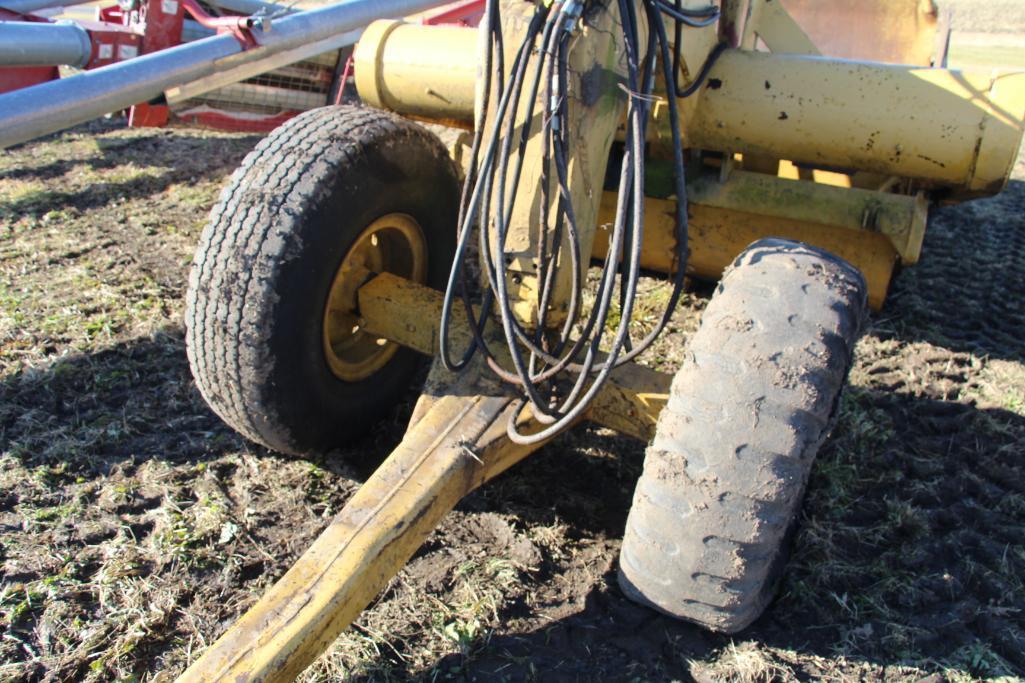 Caterpillar pull-type dirt scraper