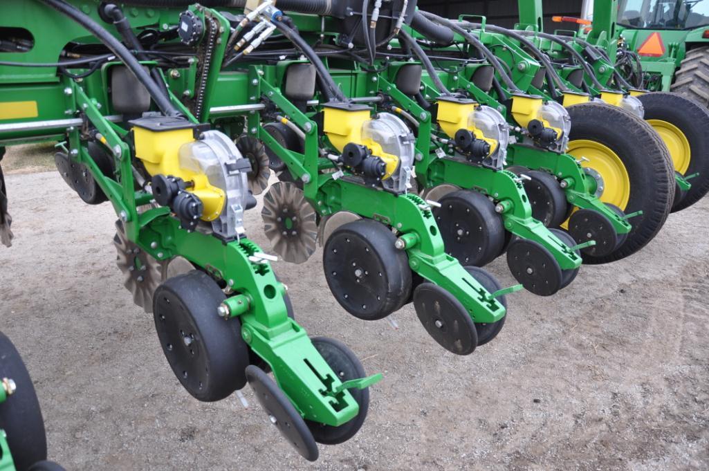 2014 John Deere 1770NT CCS 24 row 30" planter