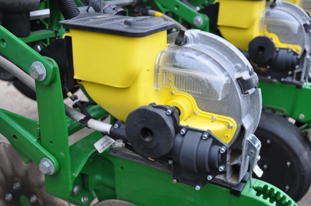 2014 John Deere 1770NT CCS 24 row 30" planter