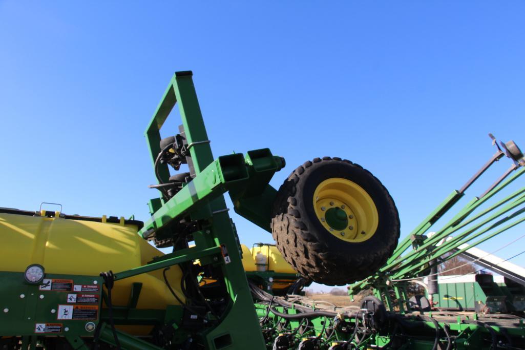 2011 John Deere 1990CCS 30' air seeder