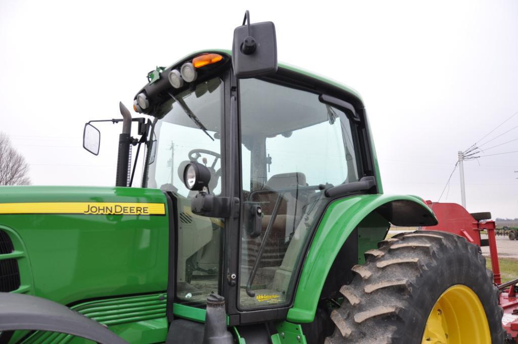 2011 John Deere 7330 Premium MFWD tractor