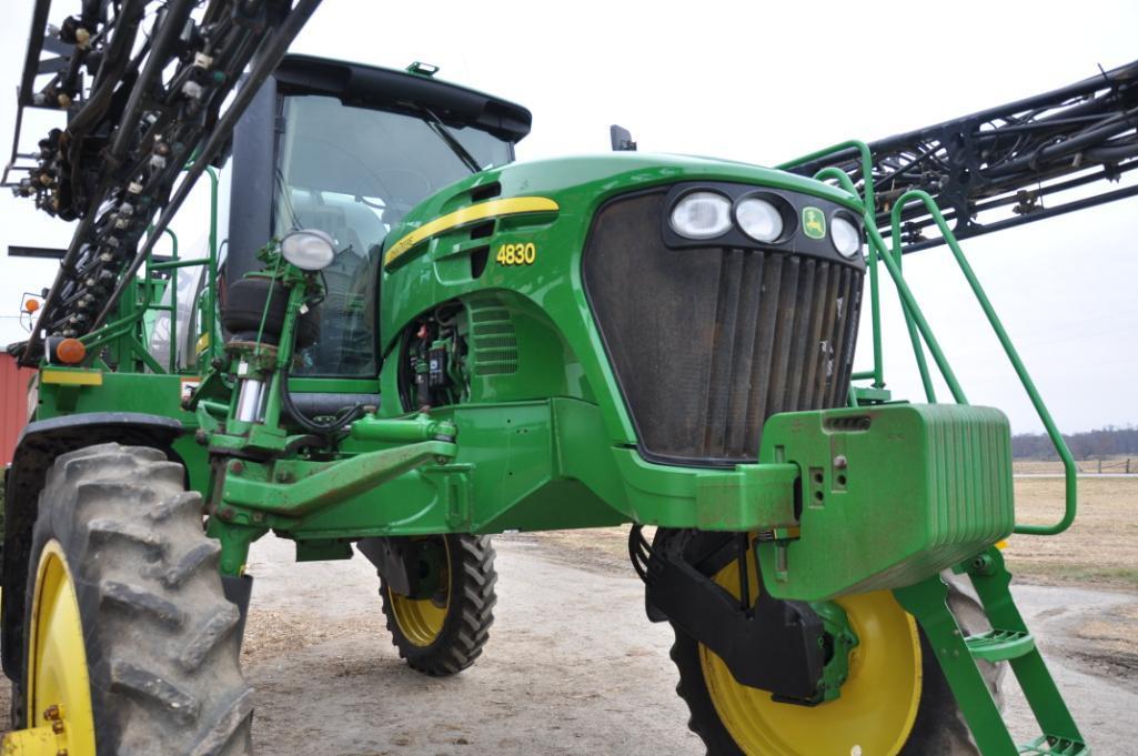 2008 John Deere 4830 self-propelled sprayer