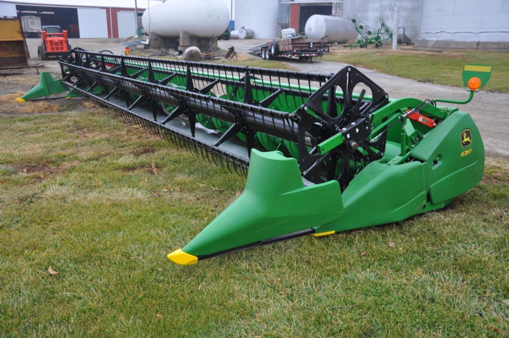 2017 John Deere 635F 35' flex platform