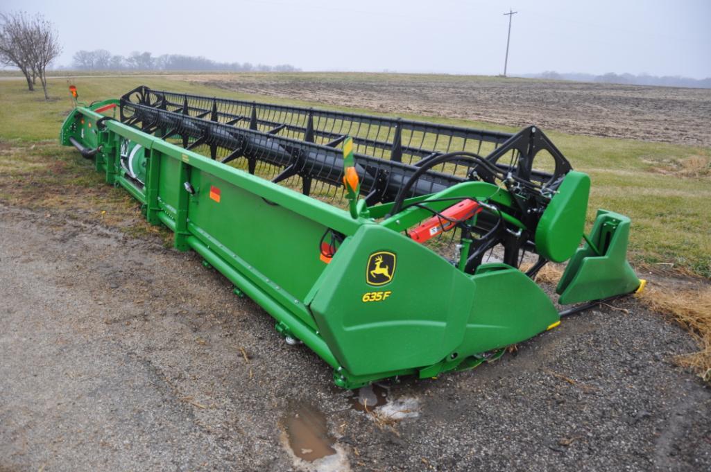 2017 John Deere 635F 35' flex platform