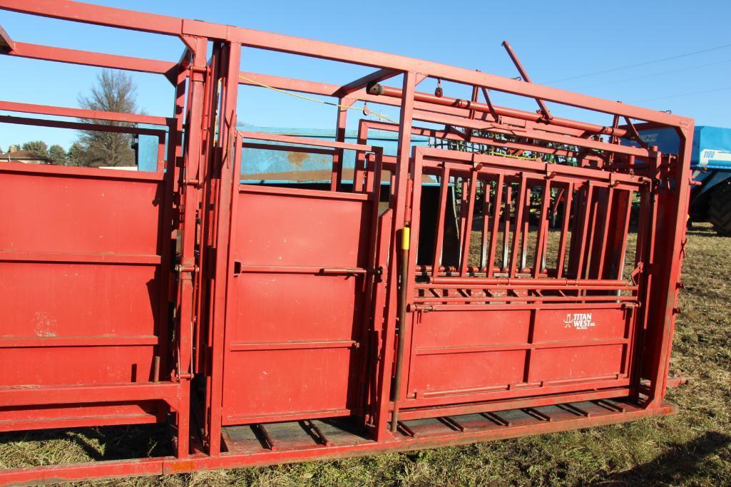 Titan West portable cattle corral w/tub