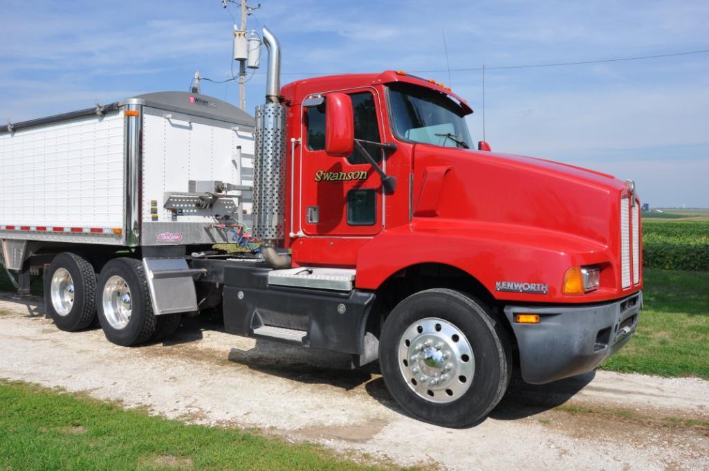 '00 Kenworth T600 daycab truck