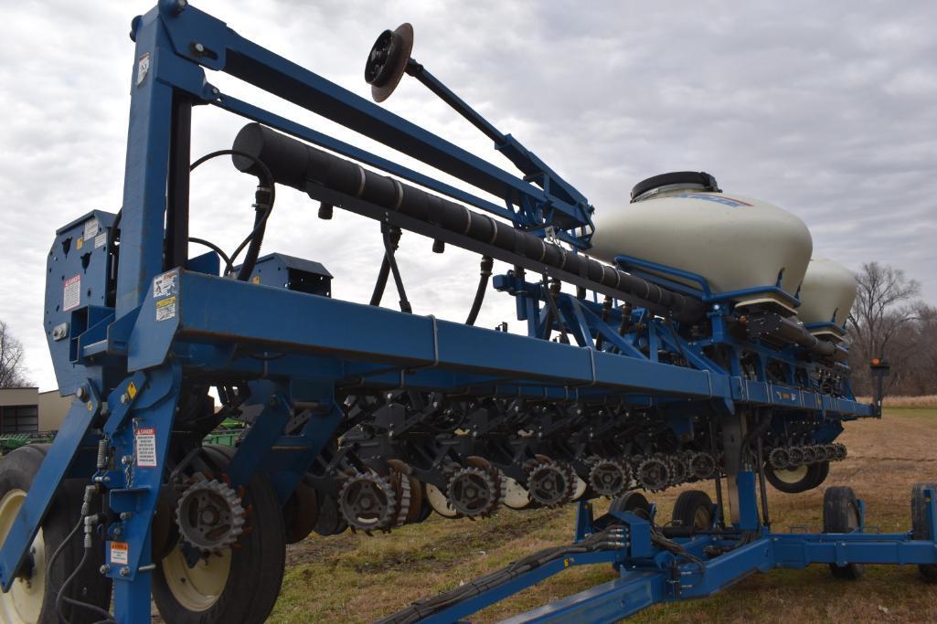 2012 Kinze 3600 ADS 16 row 30" planter