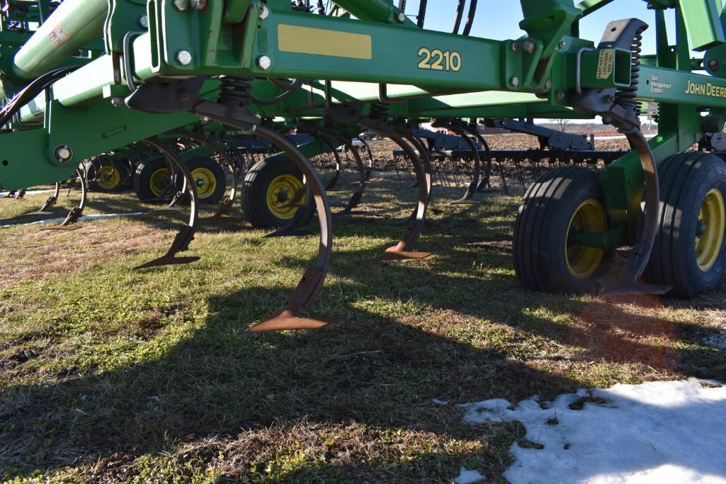 2011 John Deere 2210 45' field cultivator