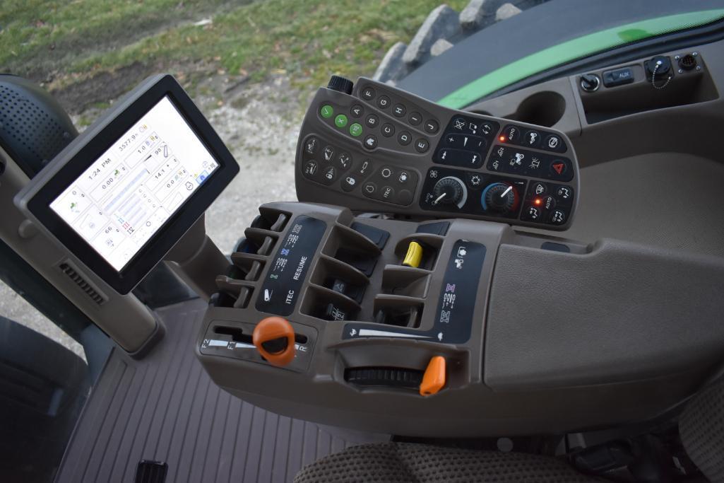 2011 John Deere 8235R MFWD tractor