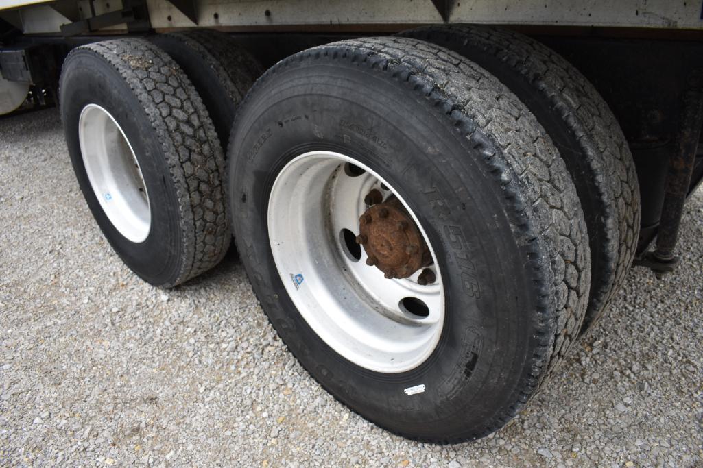 1998 Ford Louisville tandem axle grain truck