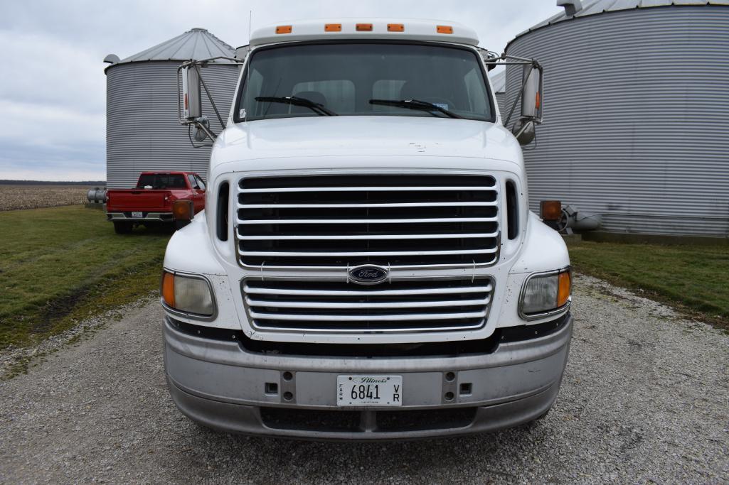 1998 Ford Louisville tandem axle grain truck