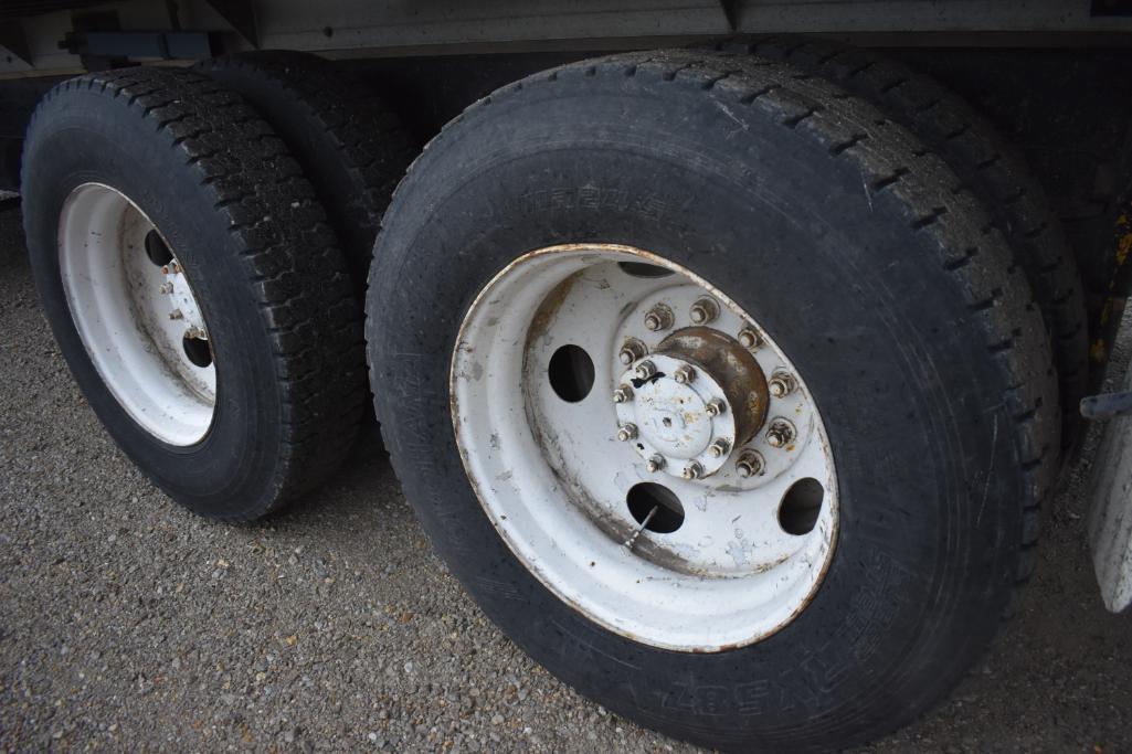 1997 Ford Louisville tandem axle grain truck