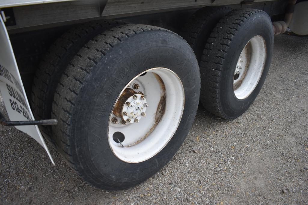 1997 Ford Louisville tandem axle grain truck