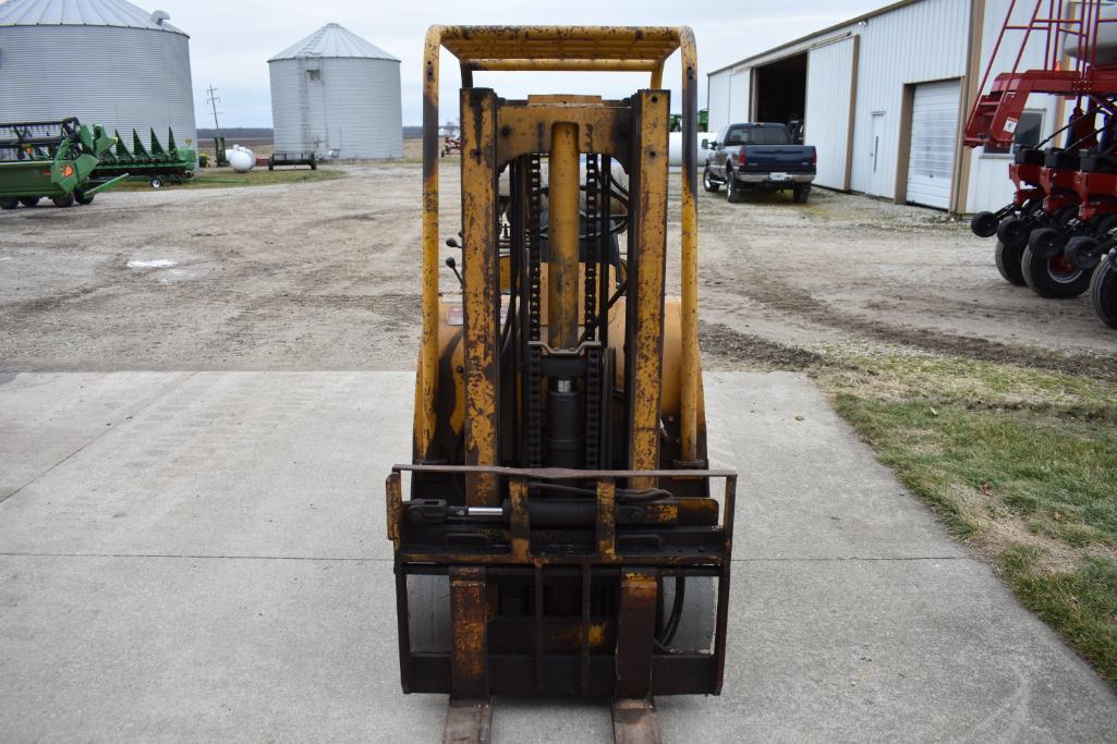 Caterpillar 422S 3,000 lb. LP forklift