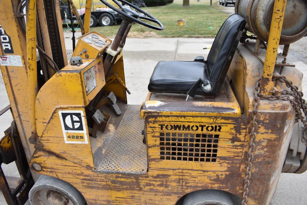 Caterpillar 422S 3,000 lb. LP forklift