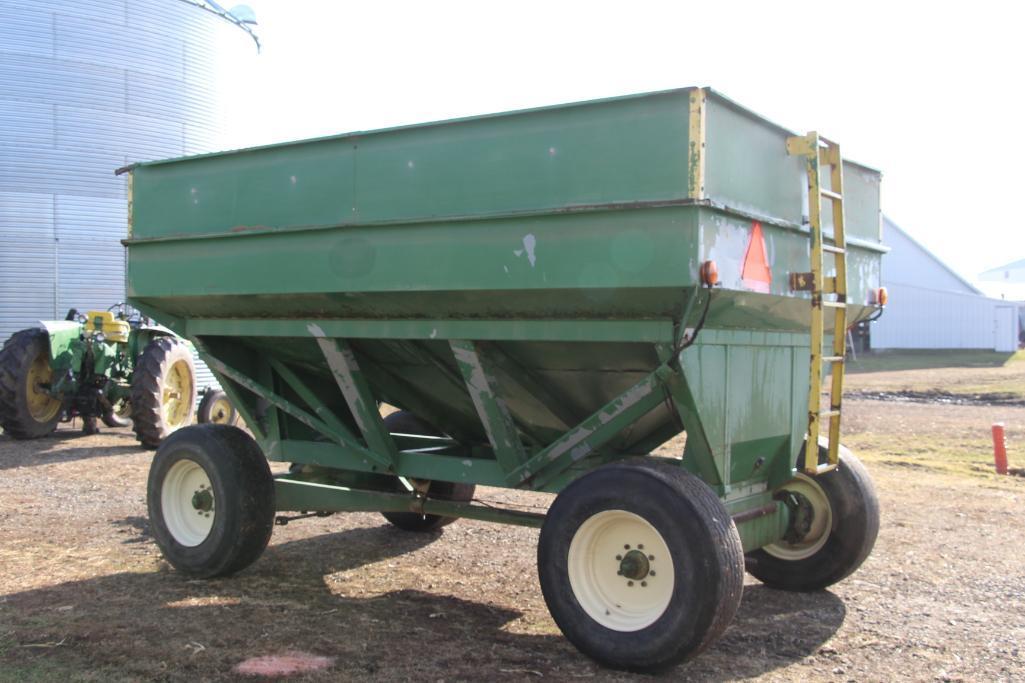 J&M 500-SD 500 bu. gravity wagon