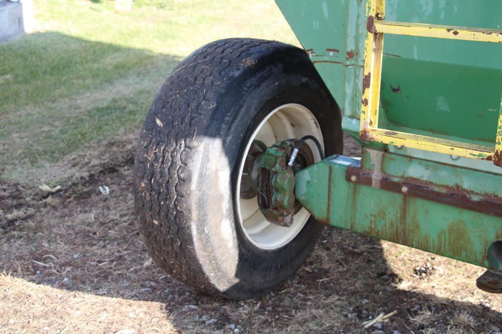 J&M 500-SD 500 bu. gravity wagon