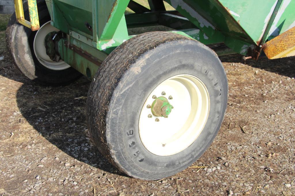 J&M 500-SD 500 bu. gravity wagon