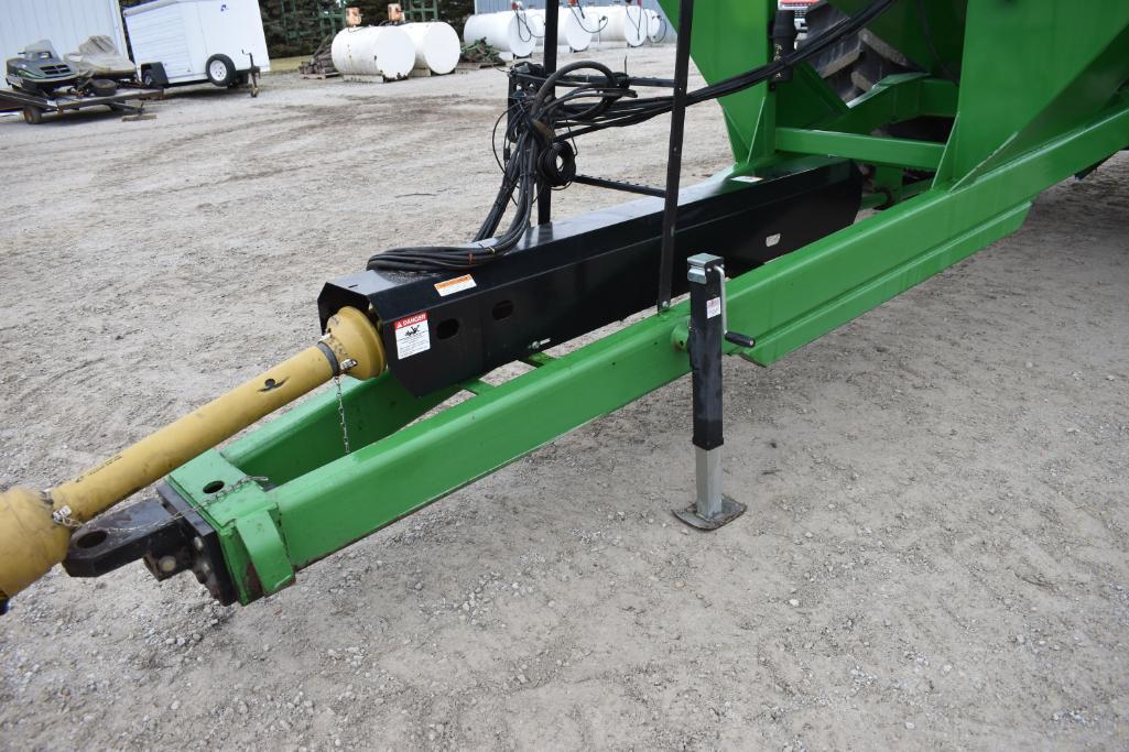 J&M 1326-22S grain cart