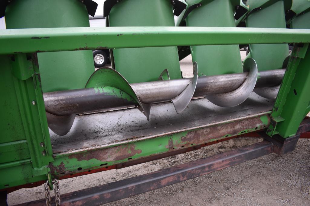 2004 John Deere 893 8 row 30" corn head