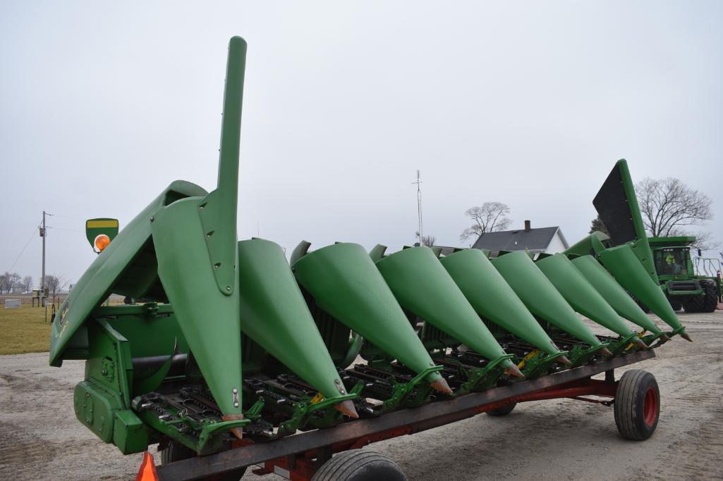 2004 John Deere 893 8 row 30" corn head