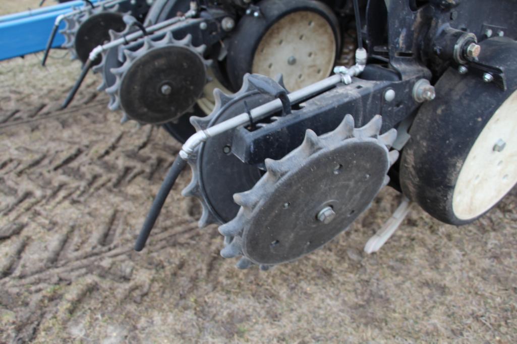 2004 Kinze 3200 12 row 30" planter