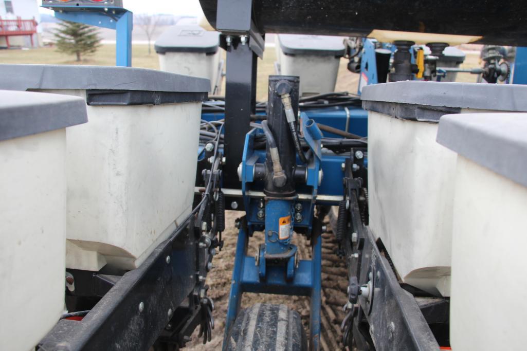 2004 Kinze 3200 12 row 30" planter