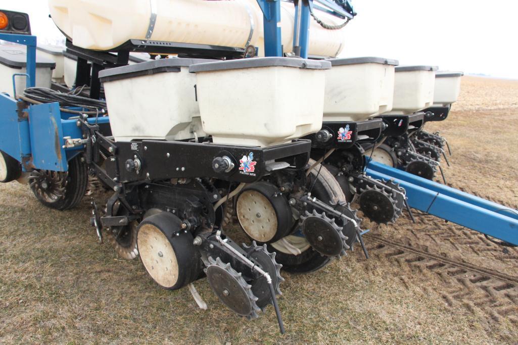 2004 Kinze 3200 12 row 30" planter