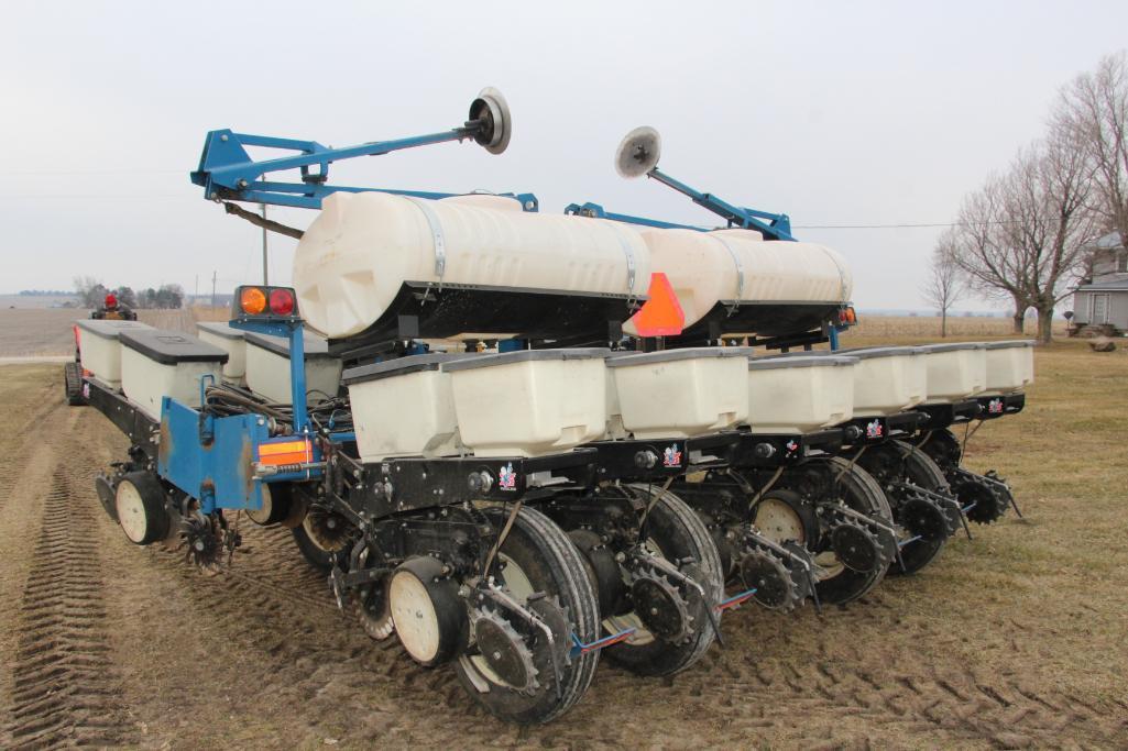 2004 Kinze 3200 12 row 30" planter