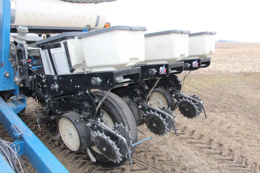 2004 Kinze 3200 12 row 30" planter