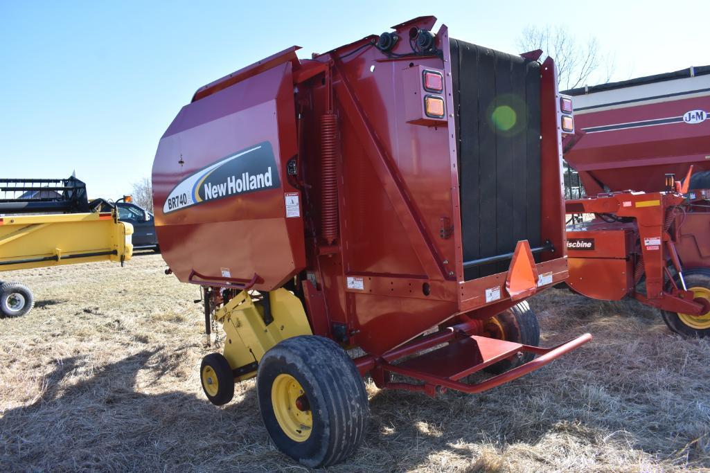 New Holland 740A round baler